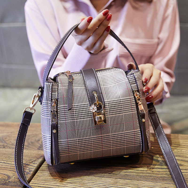 Vintage handbag bucket bag