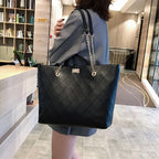 Chain shoulder bag handbag