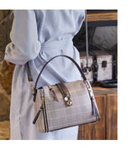 Vintage handbag bucket bag
