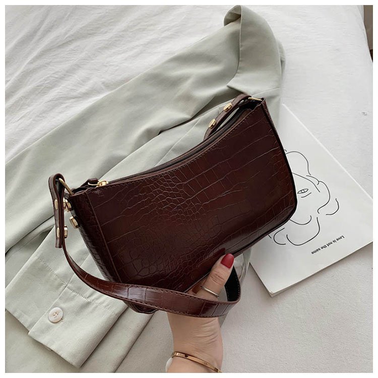 Casual retro armpit bag handbag rivet bag