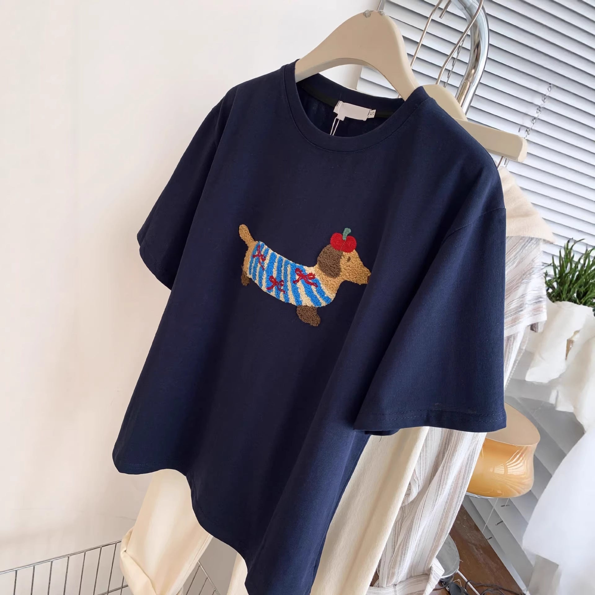 Cute Puppy Embroidery White Regular Shoulder Short Sleeves