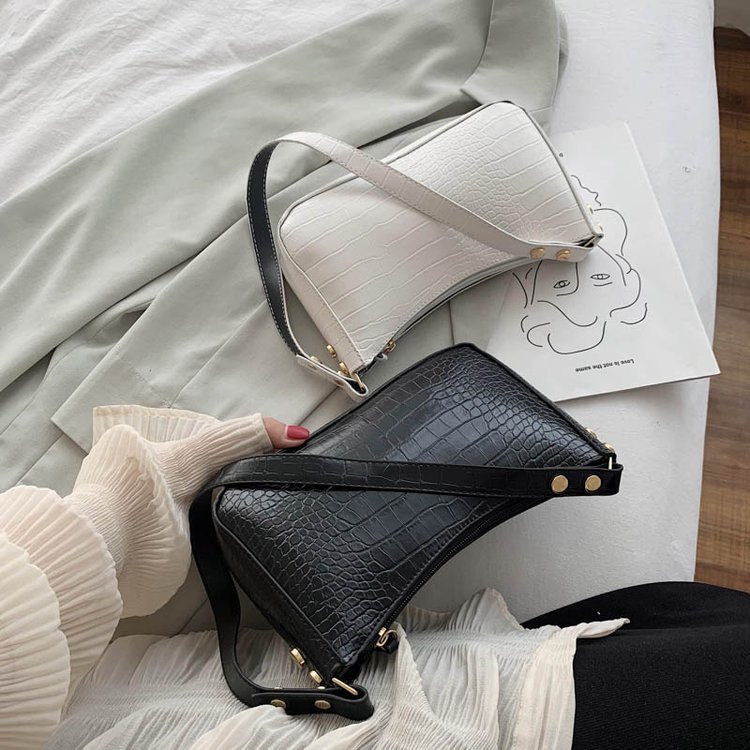 Casual retro armpit bag handbag rivet bag
