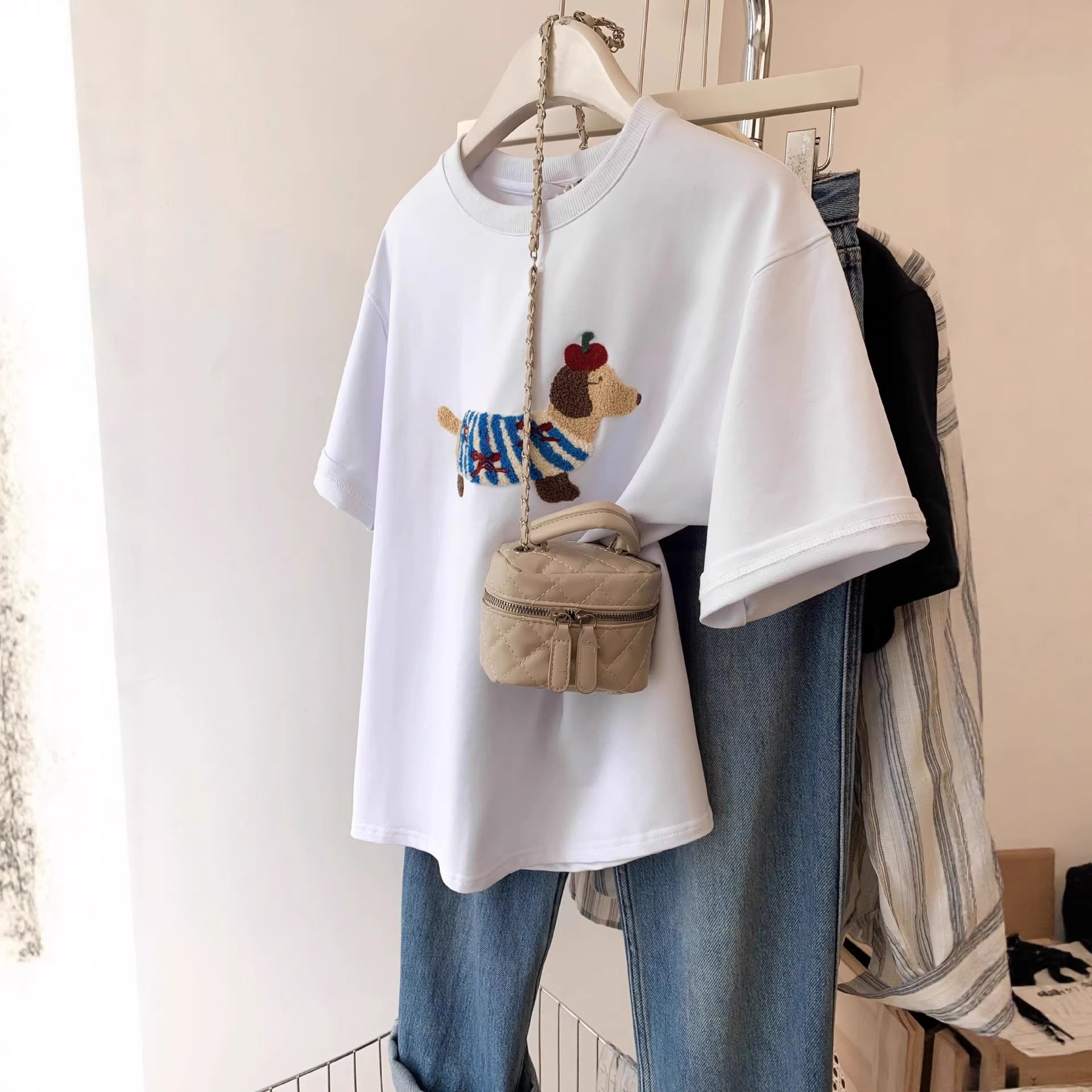 Cute Puppy Embroidery White Regular Shoulder Short Sleeves