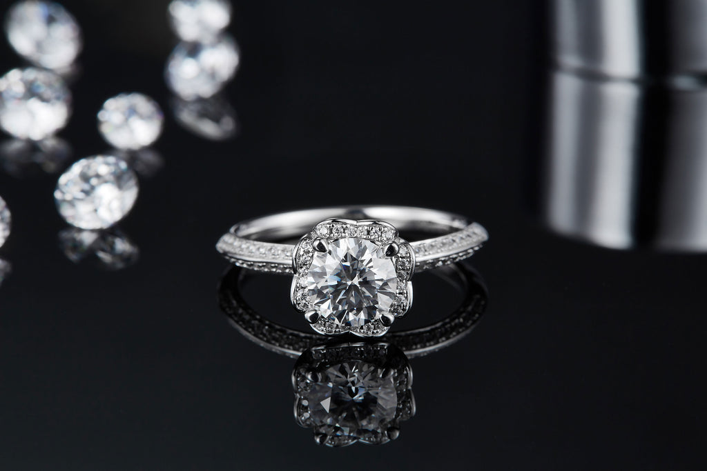 A 1-carat Luxurious And Fashionable Light Luxury Trend Jewelry Silver Ring For Men And Women, Set With Top-quality Moissanite, Made Of S925 Silver-plated Platinum Material.