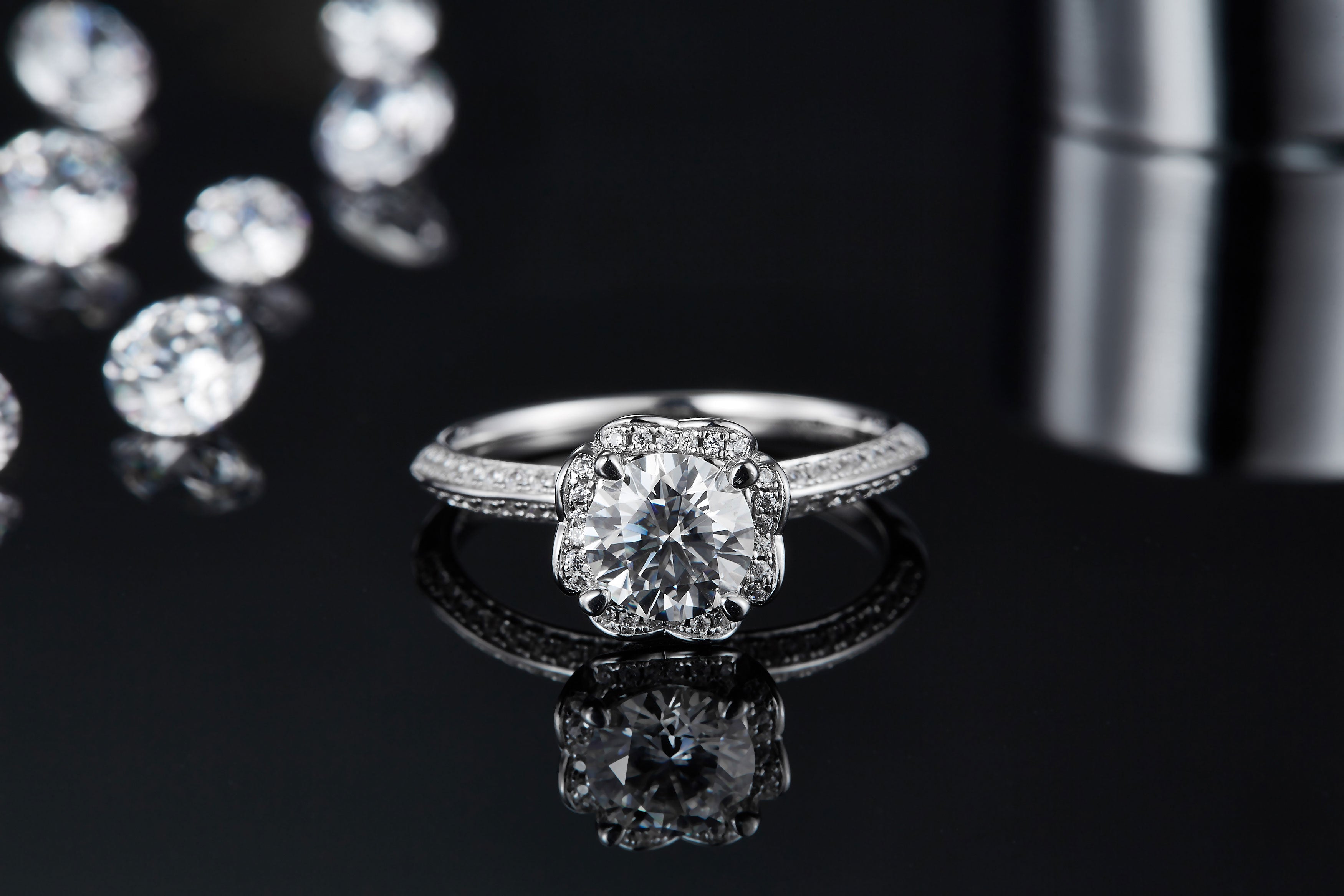 A 1-carat Luxurious And Fashionable Light Luxury Trend Jewelry Silver Ring For Men And Women, Set With Top-quality Moissanite, Made Of S925 Silver-plated Platinum Material.