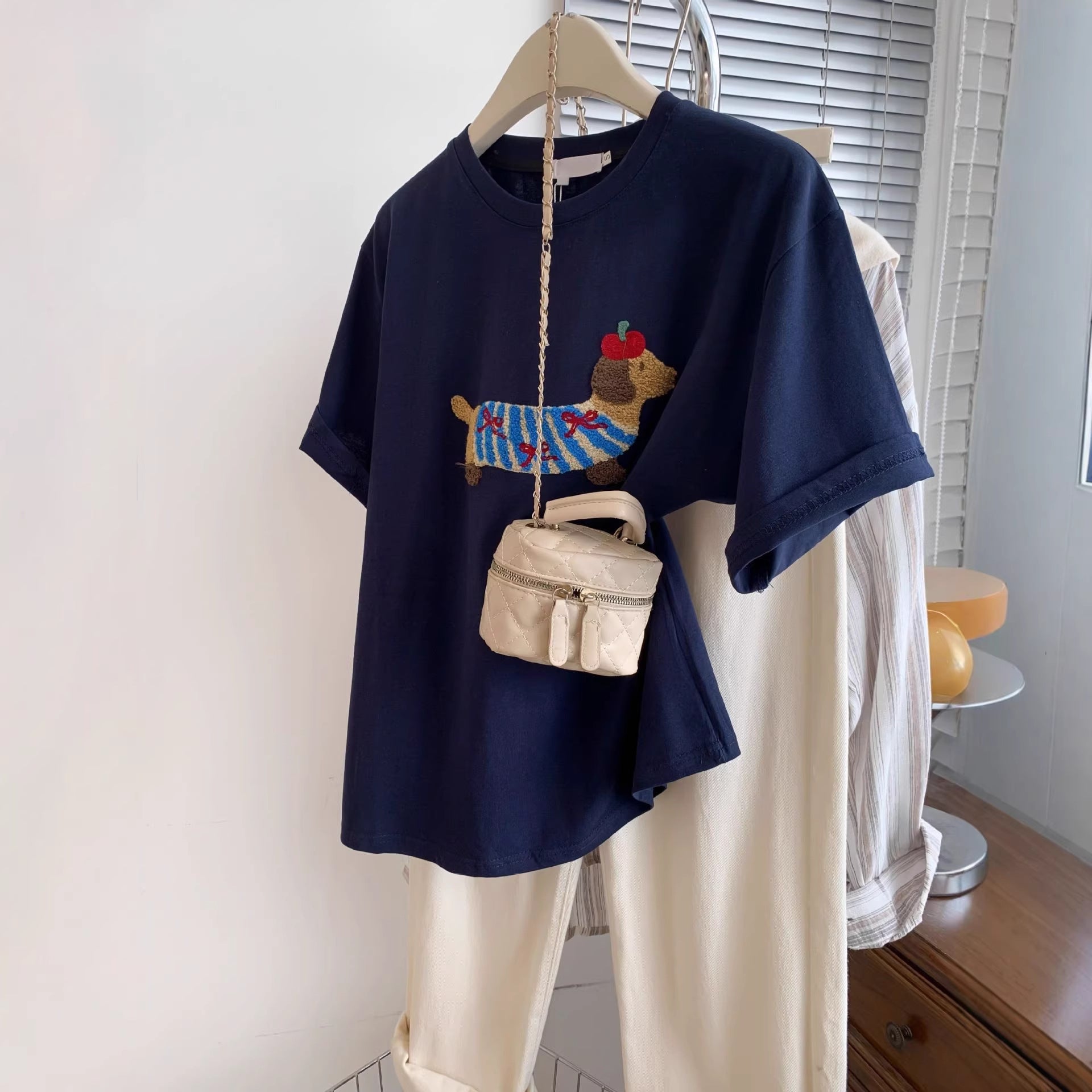 Cute Puppy Embroidery White Regular Shoulder Short Sleeves