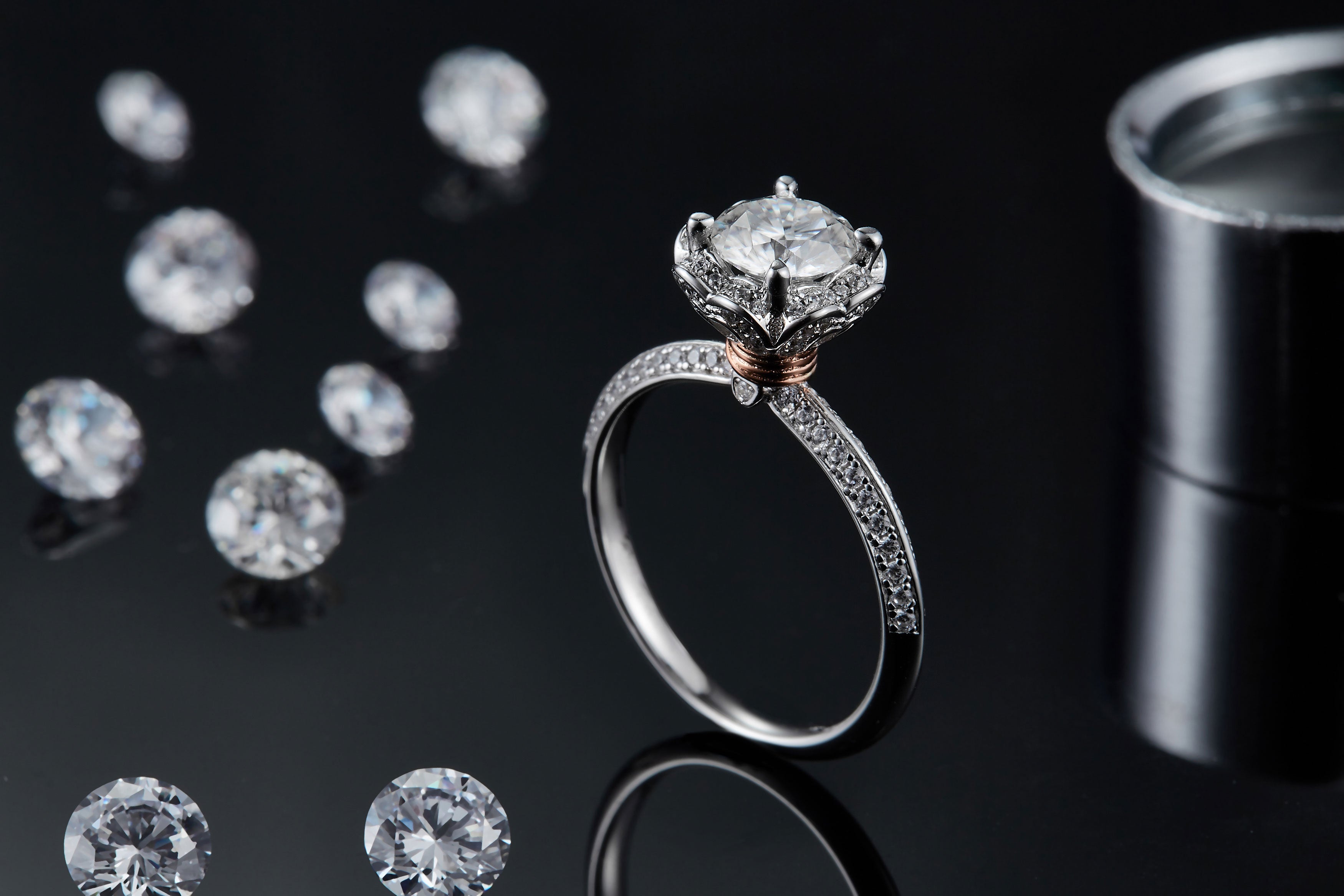 A 1-carat Luxurious And Fashionable Light Luxury Trend Jewelry Silver Ring For Men And Women, Set With Top-quality Moissanite, Made Of S925 Silver-plated Platinum Material.